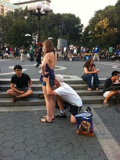 大街上射别人屁股视频,视频揭露射人屁股事件引发社会关注