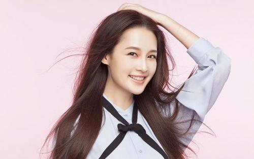 易烊千玺爆料李沁视频,揭秘明星幕后生活点滴