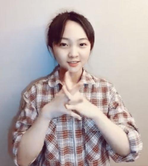 林妙可现在的样子视频,从童星到时尚达人，她如今的风采如何