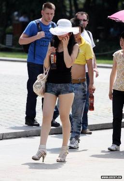 街拍丝袜玉足,丝袜玉足演绎时尚魅力